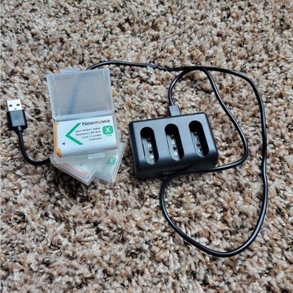 Sony ZV-1 Camera- Great for pictures, vlogging, etc. - Picture 5 of 5